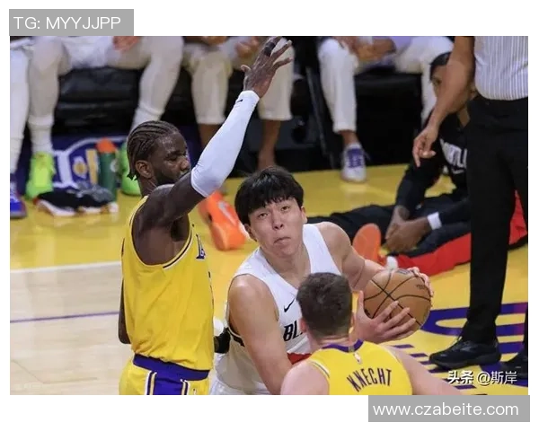 真敢打!湖人5人盯着,杨瀚森暗示队友摆开,艾顿犯规气冲冲下场! 真敢打!湖人5人盯着,杨瀚森暗示队友摆开,艾顿犯规气冲冲下场!